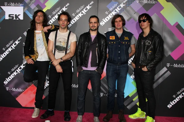 Muzikanten nick valensi, albert hammond jr., fabrizio moretti, nikolai fraiture en julian casablancas — Stockfoto