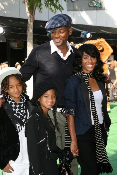 Will Smith, Jada Pinkett Smith con i loro figli Willow & Jaden — Foto Stock