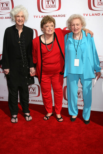 Биа Артур, Рю Маккланахан и Бетти Уайт
