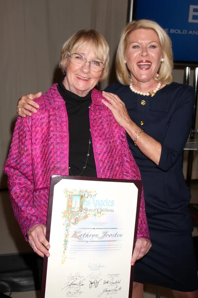 Kathryn joosten, alley mills (Sokağı'nın kocası kathryn'ın eşi de üzerinde çalış — Stok fotoğraf