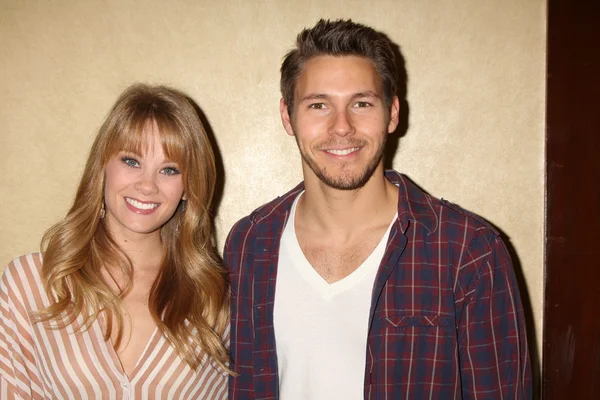 Kim Matula, Scott Clifton — Zdjęcie stockowe