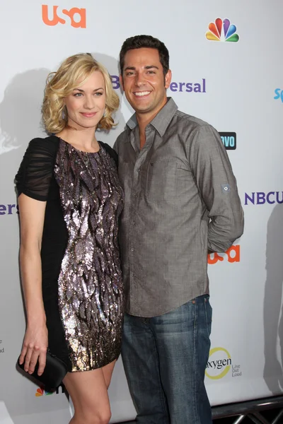 Yvonne Strahovski, Zach Levi — Stock Photo, Image