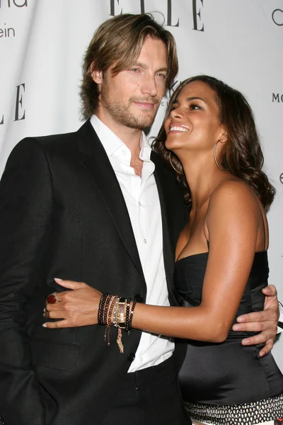 Gabriel Aubry and Halle Berry — Stock Photo, Image