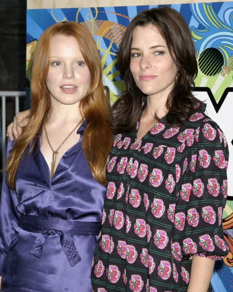 Lauren Ambrose and Parker Posey — Stock Photo, Image