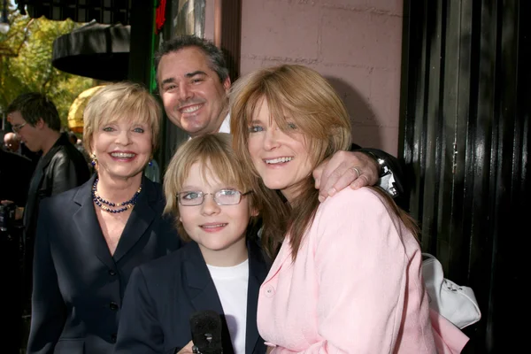 Florence henderson, christopher knight, susan olsen & syn — Stock fotografie