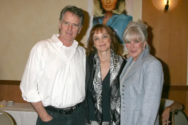 Gordon Thompson, Pamela Sue Martin, and Linda Evans — Stock Photo, Image