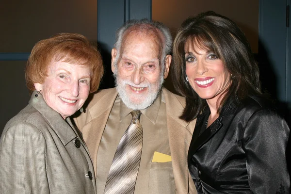 Kate Linder, with her parents — Stockfoto