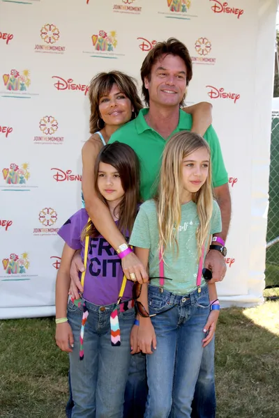 Lisa Rinna, Harry Hamlin, daughters — Stock Photo, Image