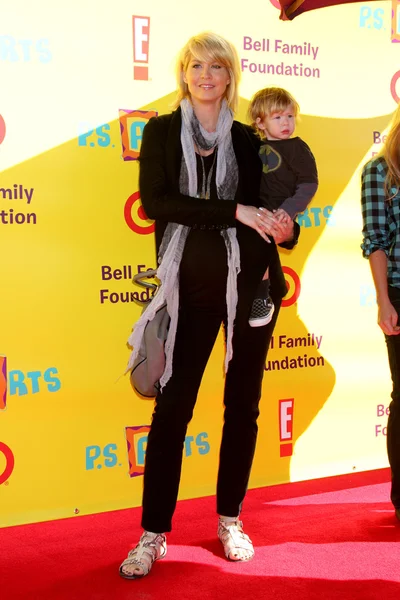Jenna Elfman & søn historie Elias - Stock-foto