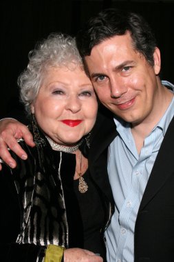 Estelle Harris ve Chris Parnell