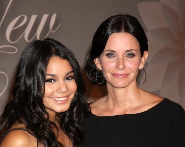 Vanessa Hudgens ve Courteney Cox