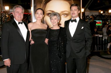 brad Pitt ve angelina jolie ile ailesi