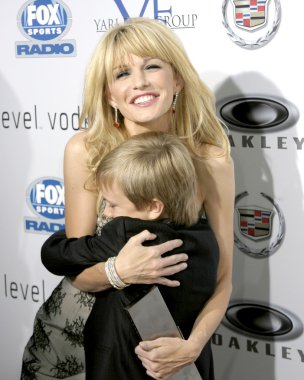 Kathryn Morris ve Dakota Goyo