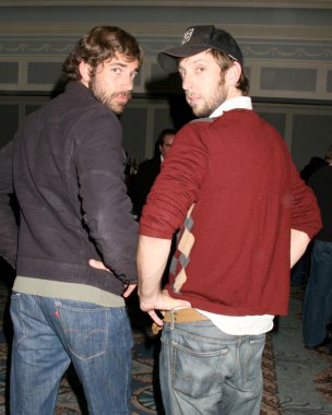 Zachary Levi ve Joel Moore