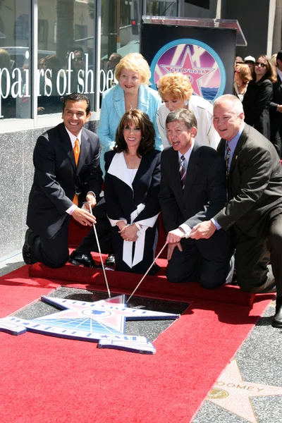 Antonio villaraigosa, kate linder, leron grubler, tom lebonge, lee bell i jeanne cooper kate linder — Zdjęcie stockowe