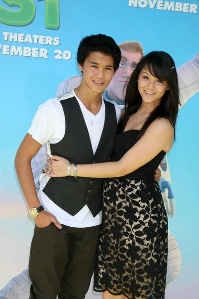 Boo Boo Stewart y hermana —  Fotos de Stock