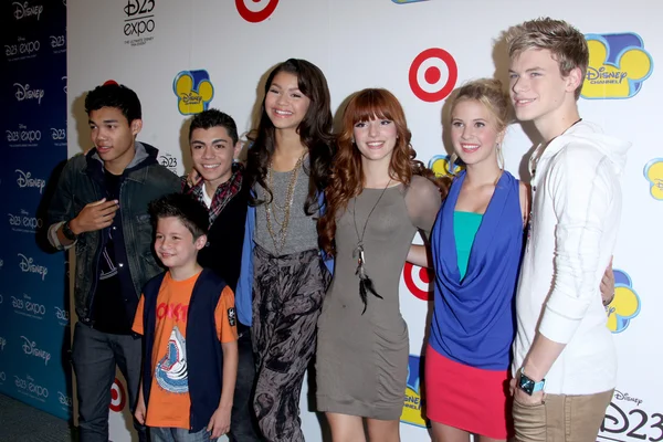 Roshon fegan, Davis Cleveland, Adam Irigoyen, Zendaya Coleman, Bella Thorne, Caroline Sunshine, obowiązkiem Kenton — Zdjęcie stockowe