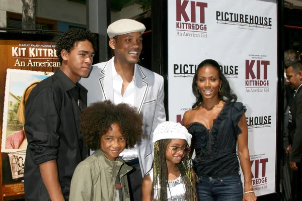 Jaden, Trey, Willow, Will and Jada Smith — Stock Photo, Image