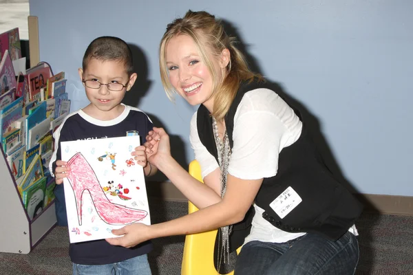 Kristen Bell y pacientes del hospital — Foto de Stock