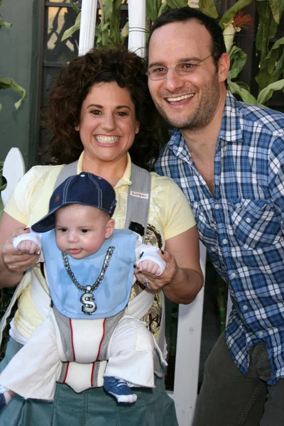 Marissa Jaret Winokur et son mari Judah Miller et leur fils Zev — Photo