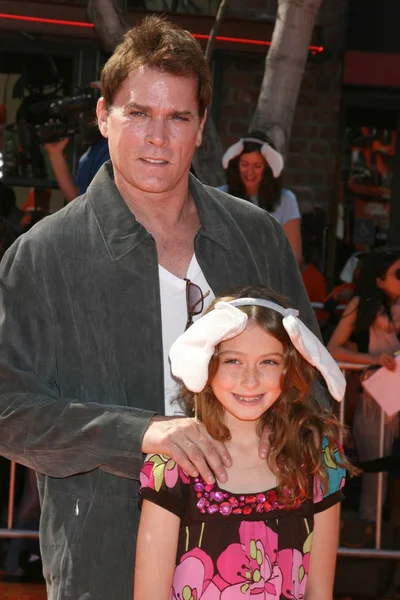 Ray Liotta y la hija Karsen — Foto de Stock