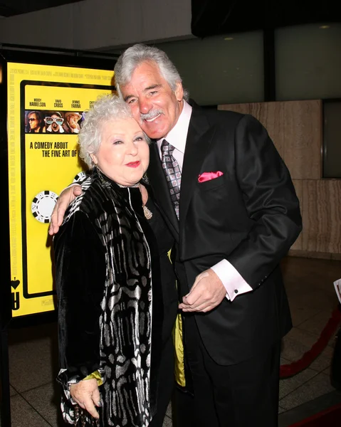 Estelle Harris, Dennis Farina — Stock Photo, Image