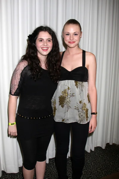 Vanessa Marano & Hayley Erin — Stock Photo, Image