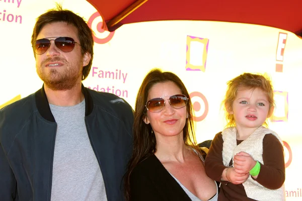 Jason Bateman & Family – stockfoto