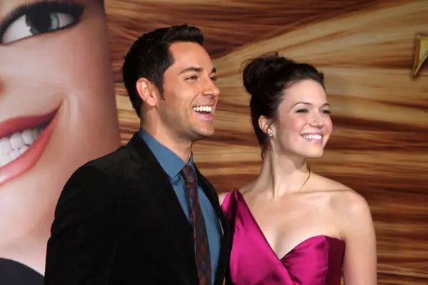 Zachary Levi, Mandy Moore — Stock Photo, Image