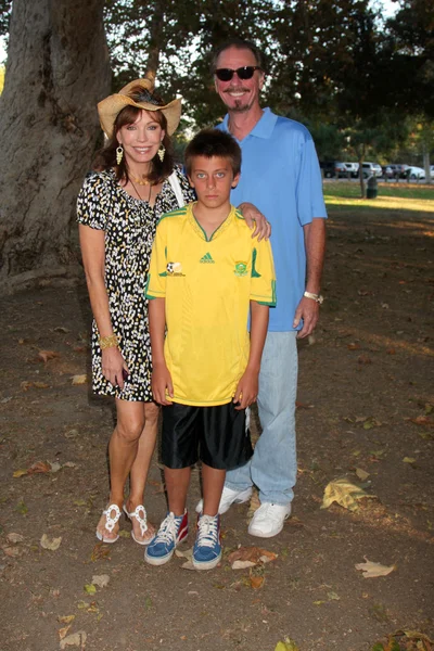 Lesley-Anne Down, Don FauntLeRoy, son George FauntLeRoy — Stock Photo, Image