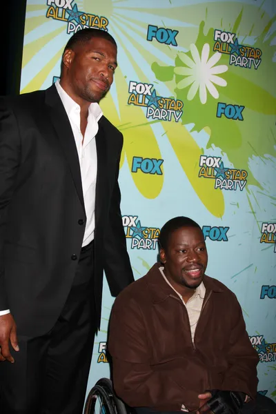 Michael Strahan ja Daryl Mitchell. — kuvapankkivalokuva