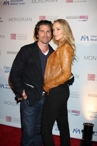 Greg lauren och elizabeth berkeley — Stockfoto