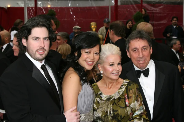 Jason and Ivan Reitman , and wives — Stock Photo, Image