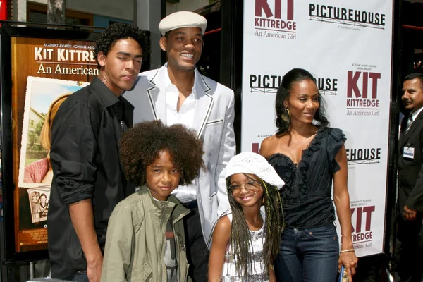 Jaden, Trey, Willow, Will y Jada Smith — Foto de Stock