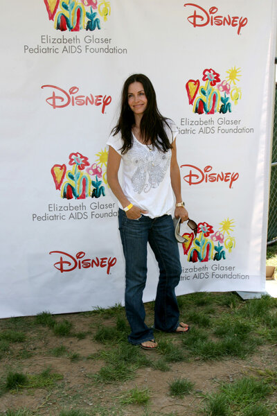 Кокс, Кортни
