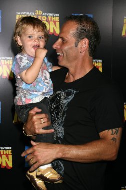 Lloyd Eisler ve oğlu Magnus