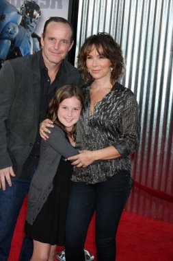 Clark Gregg, Stella Gregg, Jennifer Grey