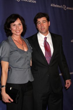 Kyle Chandler ve karısı