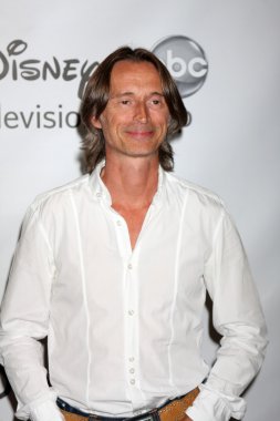 Robert Carlyle