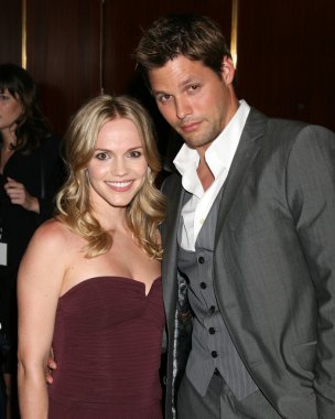 Alexa Havins ve Justin Bruening