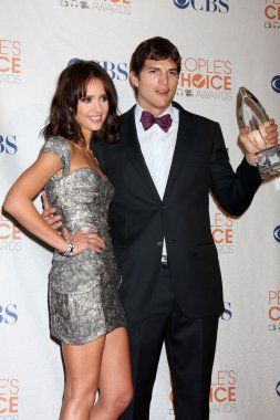 Jessica alba ve ashton kutcher