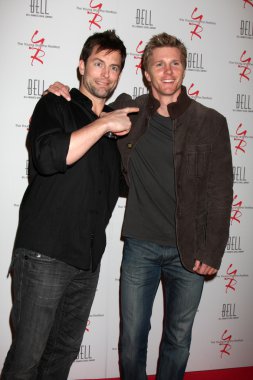 Michael Muhney ve Thad Luckinbill