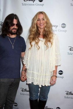 Tetikçi Jennings ve Drea de Matteo