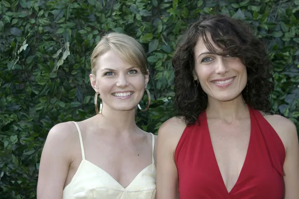 Jennifer Morrison ve Lisa Edelstein — Stok fotoğraf