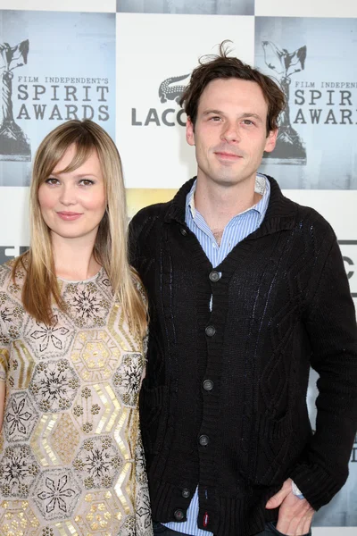 Sara Simmonds y Scoot McNairy —  Fotos de Stock