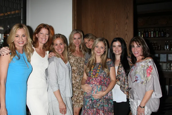 Jessica collins, michelle stafford, gênio francis, eileen davidson, jess walton, rylan marcy, pilha de jessica, kate linder — Fotografia de Stock