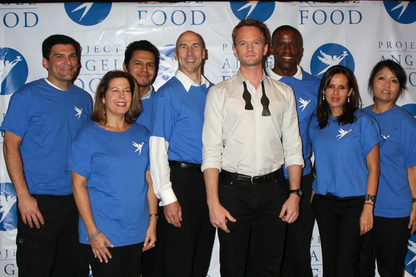 Neil Patrick Harris and Project Angel Food Volunteers — Stock Photo, Image