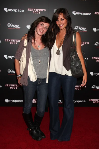 Margo Harshman y Briana Evigan —  Fotos de Stock