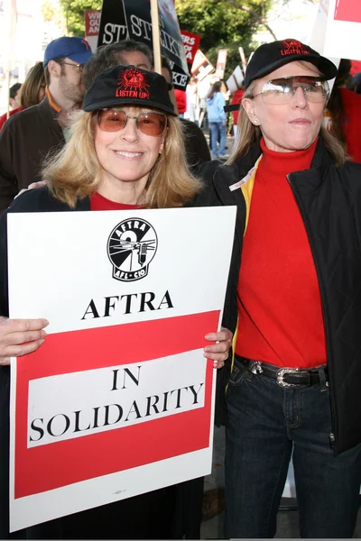 Denise Alexander et Leslie Charleson — Photo