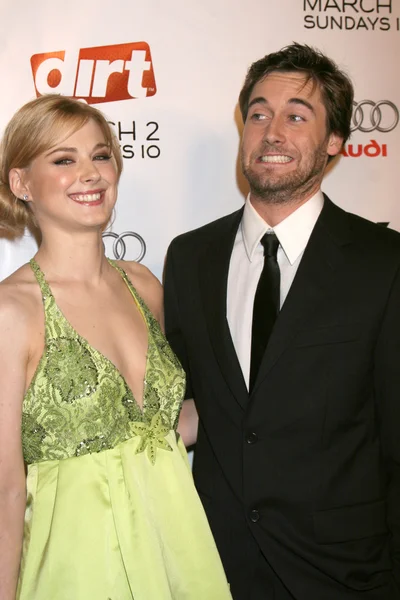 Alexandra Breckenridge y Ryan Eggold — Foto de Stock